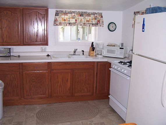 Boater's Cove cottage kitchen