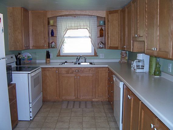 Captain's Quarters cottage kitchen